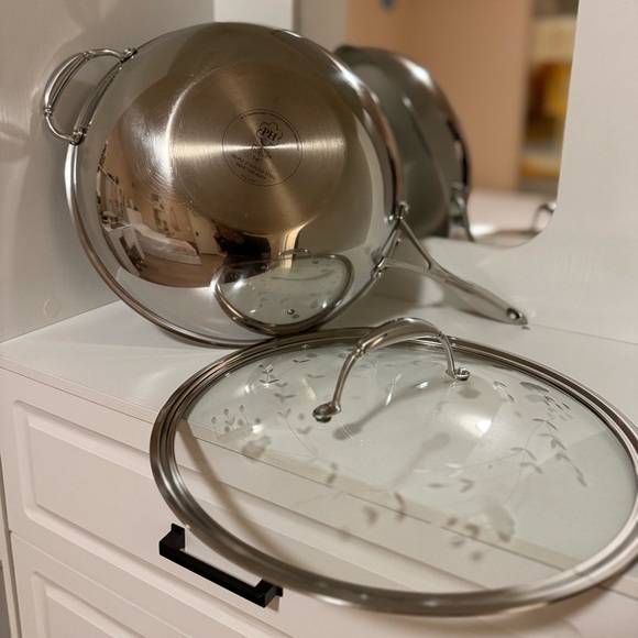 Princess House Heritage 14" Stainless
Steel Wok Stir-Fry Pan with Lid - Picture 6 of 7